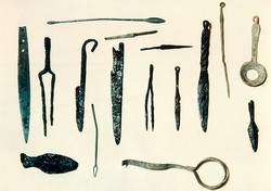 Χάλκινα ιατρικά εργαλεία στο Ιερό του Ασκληπιού